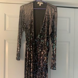 Michael Kors medium sequin tie to close dress.